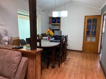 Casa en venta en Casa 120m2 Construidos en terreno de 300m2 (172417), Peñaflor - 4 dormitorios, 2 baños