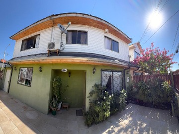 Casa en venta en Berlín 1684, Curicó - 4 dormitorios, 2 baños