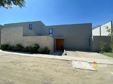 Casa en venta en Onofre Jarpa 10420, La Reina - 3 dormitorios, 3 baños