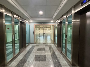 Oficina en arriendo mensual en San Antonio 19, Santiago - 9 dormitorios, 4 baños