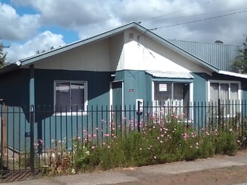 Casa en venta en Entre calles Santiago y Matta, Lautaro - 5 dormitorios, 2 baños