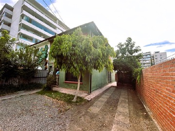 Casa en venta en Las Condes / Carol Urzúa, Las Condes - 4 dormitorios, 3 baños