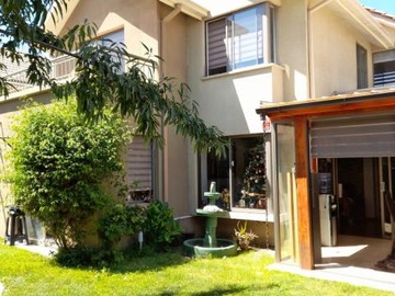 Casa en venta en Lago lugano - jorge guerra, Maipú - 5 dormitorios, 3 baños