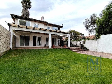 Casa en arriendo mensual en Las Bandurrias, Viña del Mar - 5 dormitorios, 5 baños