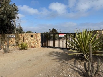 Casa en venta en Parcela en condominio Ensenada Ruta 5 norte, KM 213. (Entre Pichidangui y Los Vilos), Los Vilos - 5 dormitorios, 3 baños