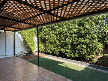 Casa en arriendo mensual en Condominio Los Alerces, Colina - 3 dormitorios, 3 baños