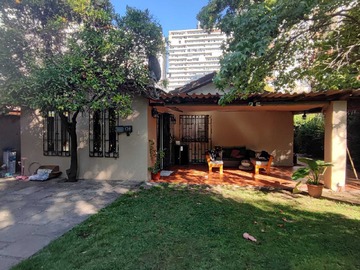 Casa en venta en Armando Moock 3660, Macul - 4 dormitorios, 2 baños