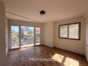 Oficina en venta en Ricardo Lyon / Metro Estación Los Leones, Providencia - 4 dormitorios, 1 baño