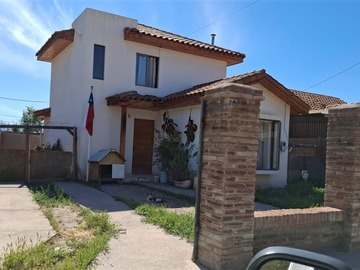 Casa en venta en Pasaje Olga Rebolledo Rickmberg 806, San Esteban - 3 dormitorios, 2 baños