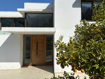 Casa en arriendo mensual en Casa En Arriendo en La Reina, Alvaro Casanova (122550), La Reina - 6 dormitorios, 4 baños
