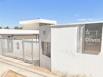Casa en venta en Condominio Los Olivos, Til til - 4 dormitorios, 2 baños