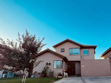 Casa en venta en Vida en Familia con Gran Jardín y Terraza (140262), Colina - 4 dormitorios, 3 baños