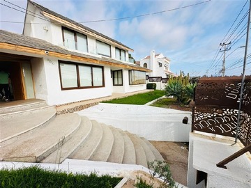Casa en venta en Bartolome blanch 2210, La Serena - 3 dormitorios, 3 baños