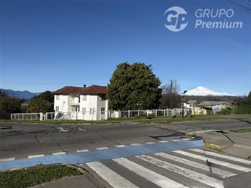 Casa en venta en Esquina Geronimo de Alderete con Juan Antonio Rios, Villarrica - 8 dormitorios, 3 baños