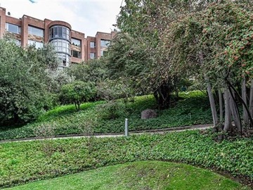 Departamento en venta en Rebajado! esplendido departamento en condominio con increíble parque, Lo Barnechea - 4 dormitorios, 4 baños