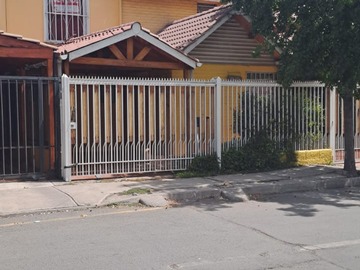 Casa en venta en Calle Loma verde N°03017, Puente Alto - 4 dormitorios, 2 baños