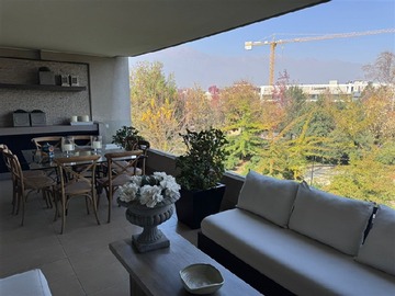 Departamento en venta en Exclusivo departamento en condominio con gran entorno de áreas verdes, Lo Barnechea - 5 dormitorios, 5 baños
