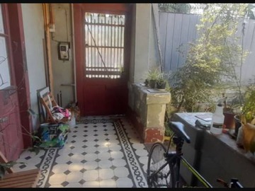 Casa en venta en Con esquina nor-oeste de Calle Victoria, Santiago - 3 dormitorios, 2 baños