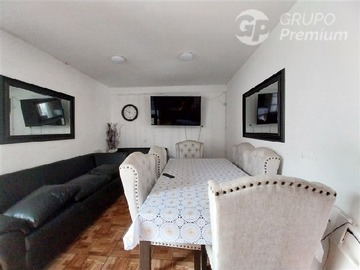 Casa en venta en Cercana a Plaza Luis Galdames, Independencia - 4 dormitorios, 4 baños