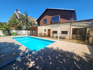 Casa en venta en Cómoda casa 5D 3B 3E con piscina Huertos Fami (125610), San Pedro de la Paz - 5 dormitorios, 3 baños