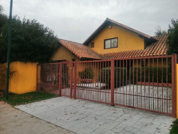 Casa en venta en Avenida El Carmen, Huechuraba - 5 dormitorios, 5 baños