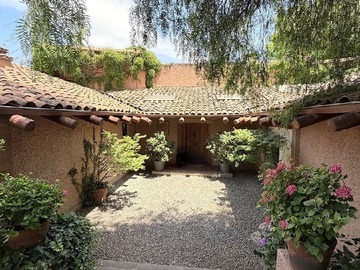 Casa en venta en Santiago, El Huinganal, Lo Barnechea, Santiago - 4 dormitorios, 3 baños