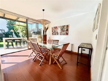 Casa en venta en Santiago College / Camino de la Huerta, Lo Barnechea - 4 dormitorios, 4 baños