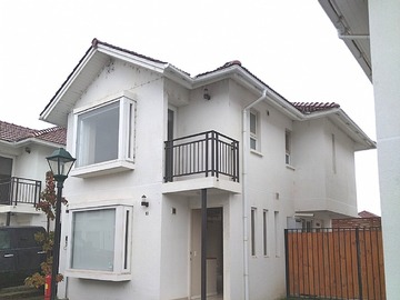 Casa en arriendo mensual en Condominio el alerce, la foresta, Talagante - 3 dormitorios, 3 baños