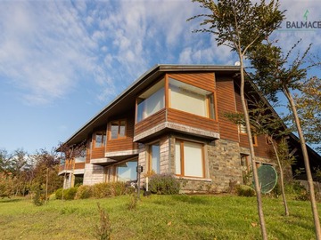 Casa en venta en El pangue, Puerto Varas - 4 dormitorios, 4 baños