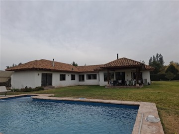 Casa en venta en 273 m2 construidos en 5000 de terreno, 4D 4B 3 est techados piscina, Talagante - 4 dormitorios, 4 baños