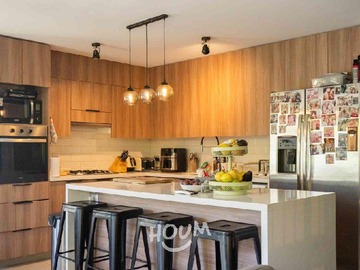 Casa en venta en Arquitecto Ictinos, Las Condes - 4 dormitorios, 3 baños