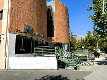 Local Comercial en arriendo mensual en En galería comercial a pasos de C. Red Salud (23141), Vitacura - 1 baño