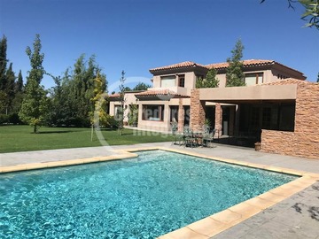 Casa en venta en Condominio Club de Golf las Brisas de Chicureo, Colina - 6 dormitorios, 6 baños