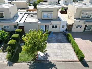 Casa en venta en Tiltil, Til til - 3 dormitorios, 3 baños