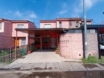 Casa en venta en Casa de Dos Pisos, 3 Dormitorios 2 Baños, Quilicura - 3 dormitorios, 2 baños