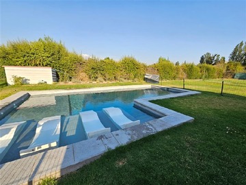 Casa en venta en Condominio algarrobal de chicureo, Colina - 5 dormitorios, 4 baños