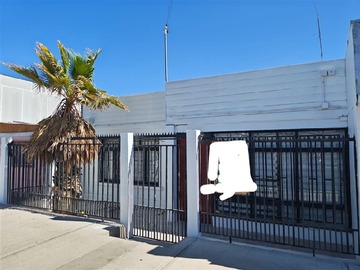 Casa en venta en Granaderos y Ramón Freire, Calama - 4 dormitorios, 2 baños