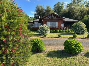 Casa en arriendo mensual en Sector Alto Los Riscos, Pucón La Araucanía., Pucón - 3 dormitorios, 2 baños