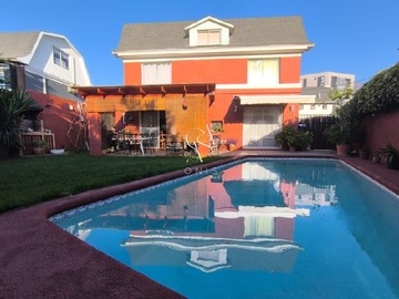 Casa en venta en Sector casa grande a 10 minutos metro los presidentes/grecia, Peñalolén - 5 dormitorios, 4 baños