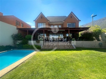 Casa en venta en Av. San Carlos de Apoquindo, Las Condes - 5 dormitorios, 5 baños