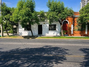 Local Comercial en arriendo mensual en Barrio Italia cercano a metro Monseñor Yzaguirre, Ñuñoa - 6 dormitorios, 3 baños