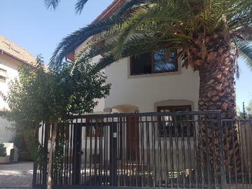 Casa en venta en Los Peumos Sur, Peñalolén, Región Metropolitana de Santiago 7910000, Chile, Peñalolén - 6 dormitorios, 3 baños