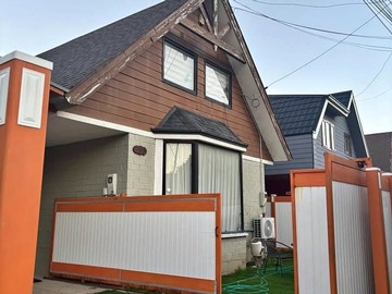 Casa en arriendo mensual en Mauricio Van de Maele 109, Valdivia - 5 dormitorios, 3 baños