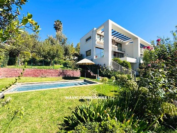 Casa en arriendo mensual en Colina vista hermosa, Las Condes - 4 dormitorios, 4 baños