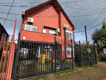 Oficina en arriendo mensual en Arriendo Propiedad Comercial en Centro de Panguipulli - 10 dormitorios, 3 baños