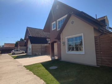 Casa en venta en Avenida Nueva America, Curicó - 3 dormitorios, 3 baños