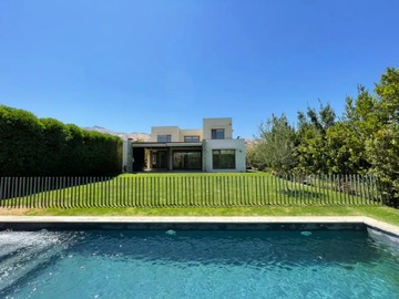 Casa en venta en Colina, Colina - 6 dormitorios, 4 baños