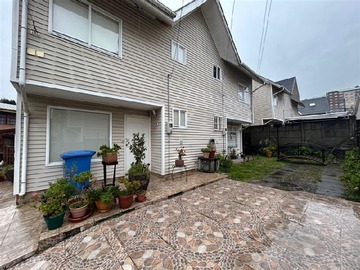 Casa en venta en Avenida Presidente Juan Antonio Ríos y Aviador Acevedo, Villarrica - 4 dormitorios, 3 baños