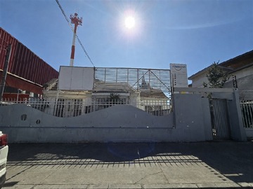 Casa en arriendo mensual en 21 de Mayo 0144 a pasos de Balmaceda, Puente Alto - 6 dormitorios, 4 baños