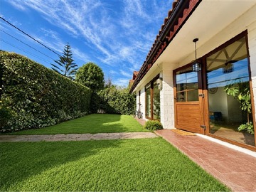Casa en venta en Av. Las Condes / Paul Harris, Las Condes - 2 dormitorios, 2 baños